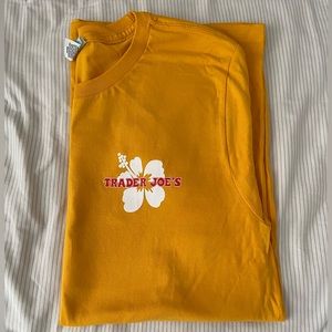 TRADER JOES MUSTARD YELLOW TSHIRT UNISEX SIZE MEDIUM